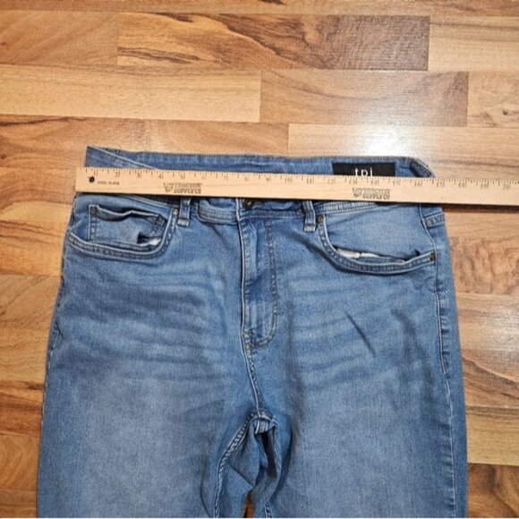 Men’s TPJ Athletic Fit Jeans 35x34 Light Wash Denim Stretch - Picture 8 of 9
